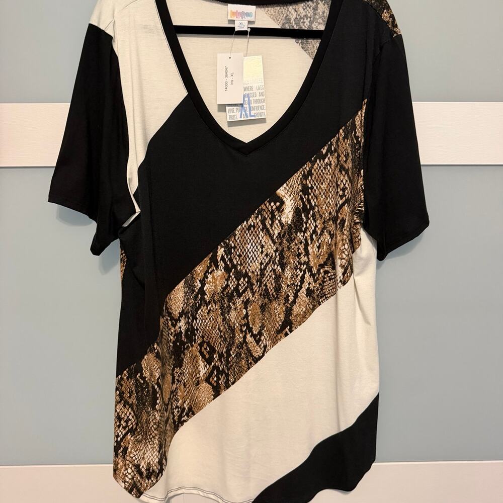 LuLaRoe Iris XL Black Ivory Snakeskin Colorblock V-Neck Short Sleeve Top NWT